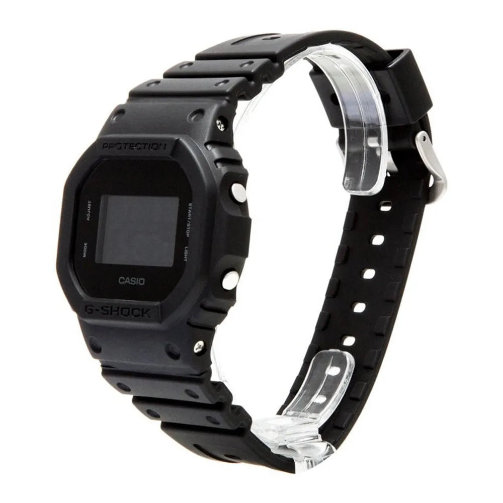 Montre tactique G-Shock DW-5600UBB noir sur son présentoir